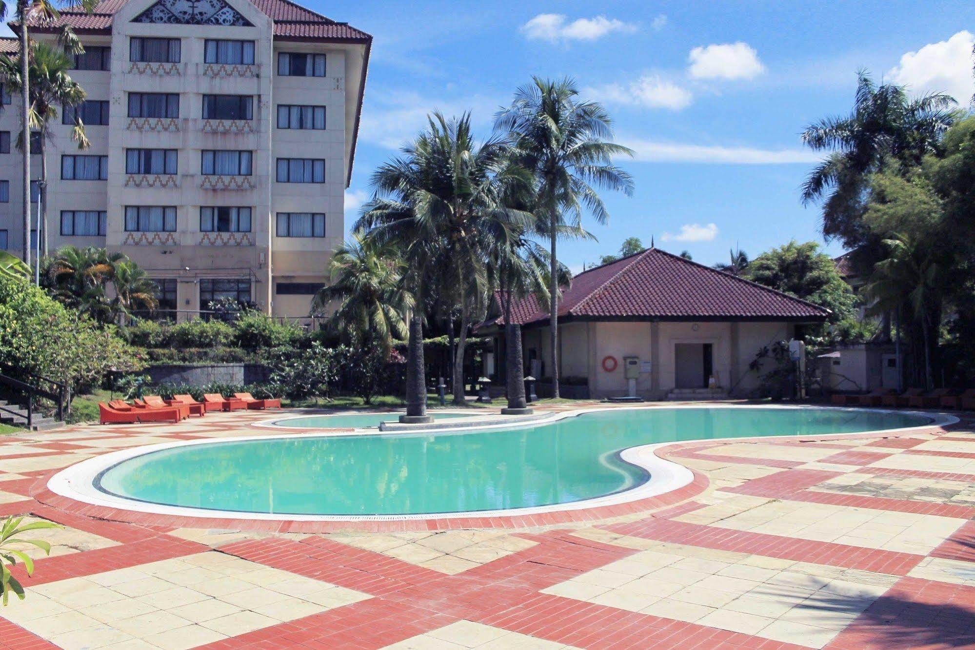 Le Grandeur Hotel Balikpapan Balikpapan (Borneo) Exterior foto